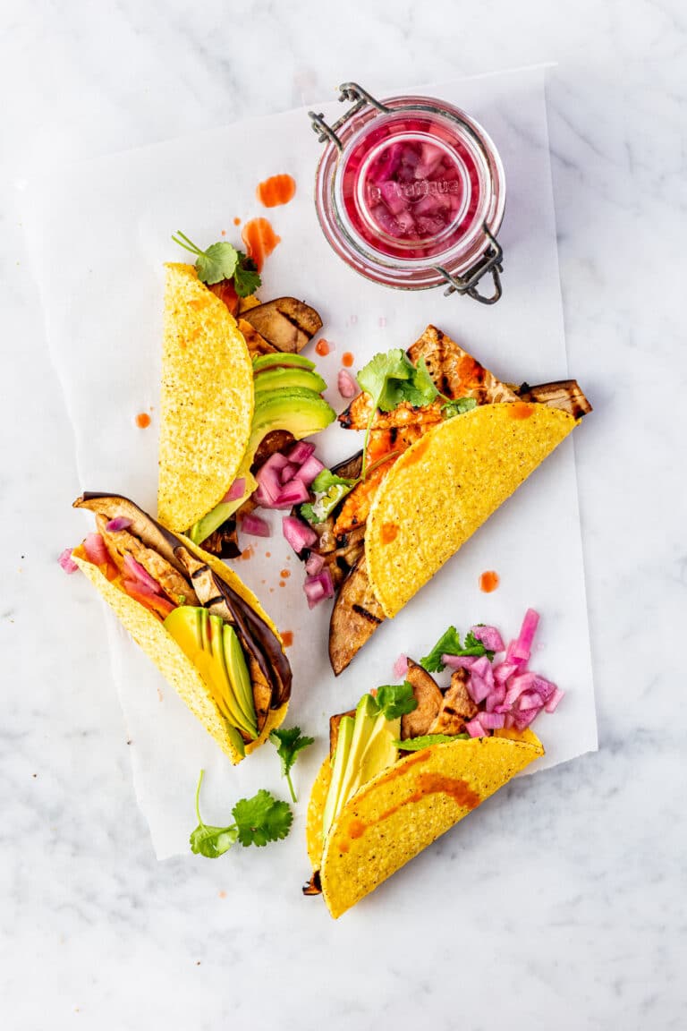 Kleurrijke bbq vegan taco's